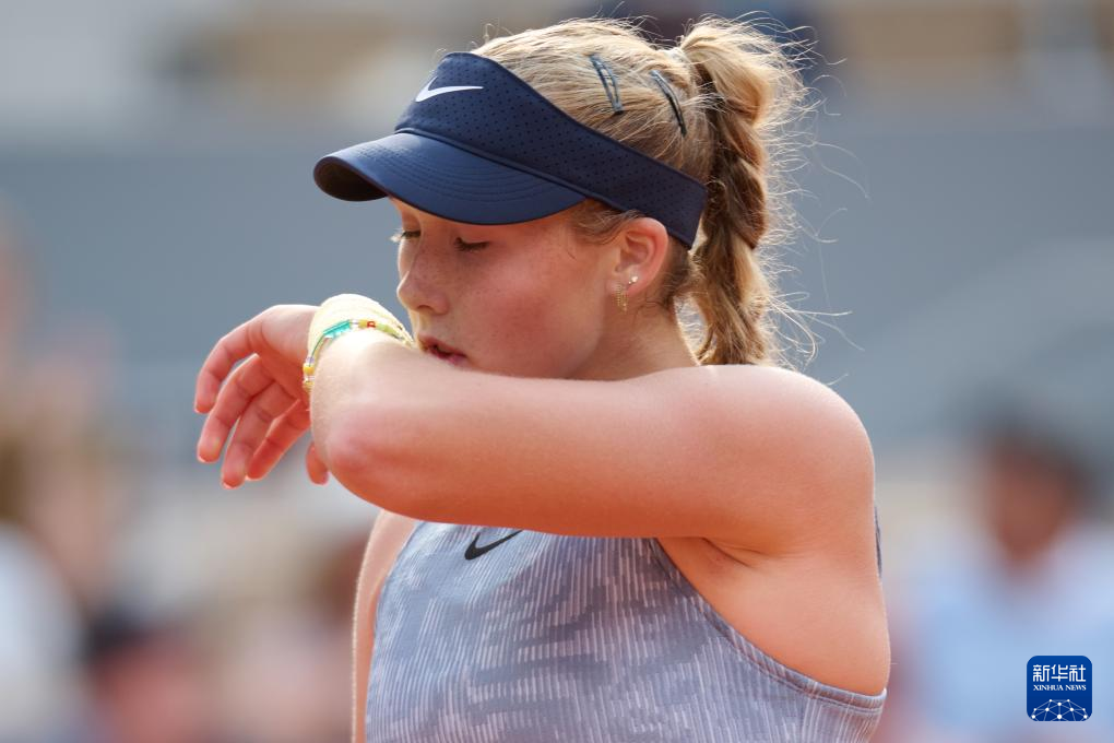 成单臂暴扣 成单臂暴扣